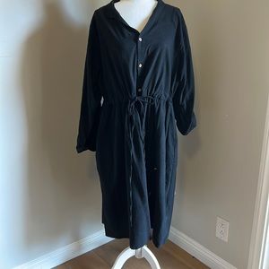 Gorgeous Linen Cotton blend dress in black with pockets and long sleeves